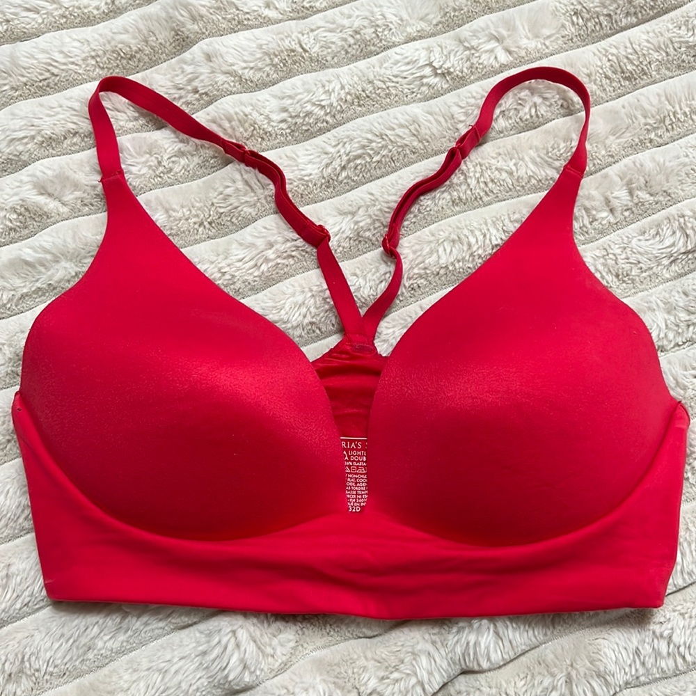 Victoria’s Secret Body by Victoria Lightly Lined Plunge Bra